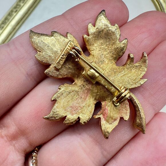 Vintage Manselle Red Gold Tone Maple Leaf Brooch Pin - Picture 3 of 3